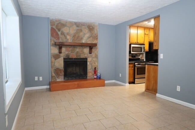 Building Photo - Single Family Home
