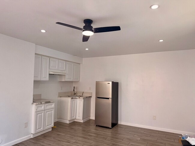 Foto del edificio - 14643 Chatsworth St