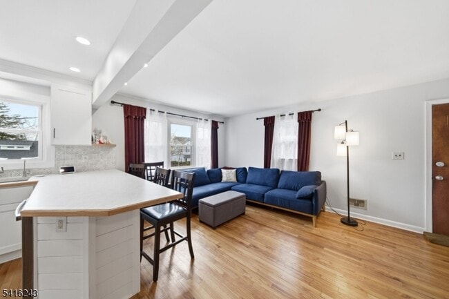 Building Photo - 37 Wenonah Ave