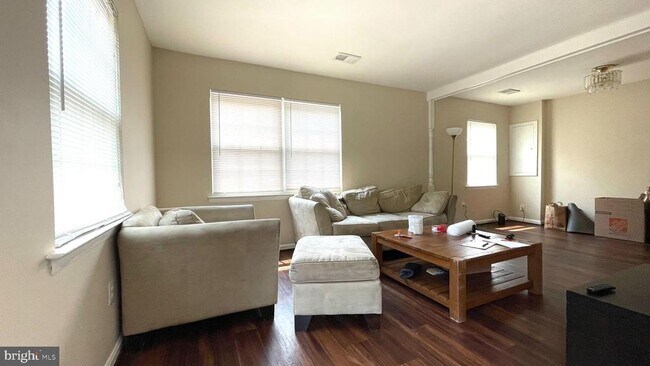 Building Photo - 8766 Walutes Cir