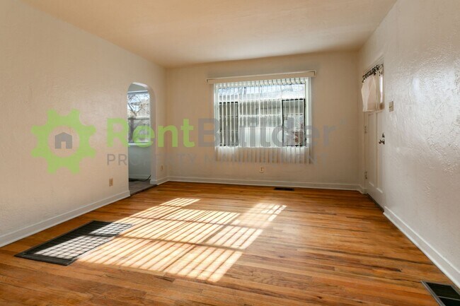 Foto del edificio - 608 Madison St NE