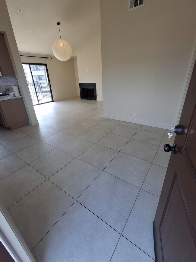 Foto del edificio - 13025 Roselle Ave