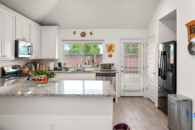 Foto del edificio - 128 Riverhill Dr