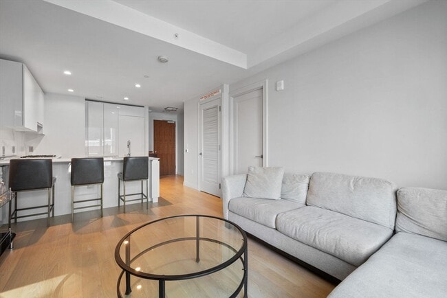 Building Photo - 133 Seaport Blvd