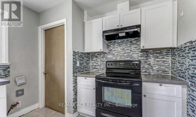 Building Photo - 482 Nipigon St