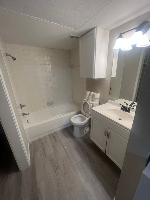 Foto del edificio - 1730 E 67th St