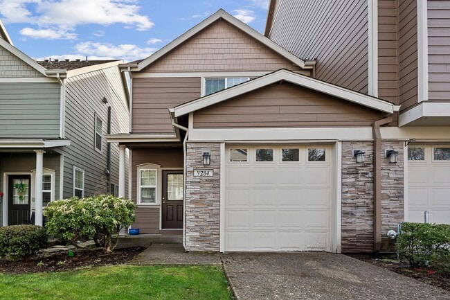 Building Photo - 3 Bed/ 3bath Townhome + 1 Car Garage + W/D + Fenced Patio/Yard!
