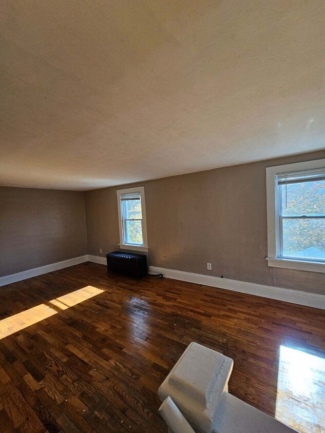 Living Room - 1603 Jerome St (Lansing, MI)