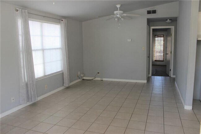 Foto del edificio - 3119 Fritz Hughes Park Rd