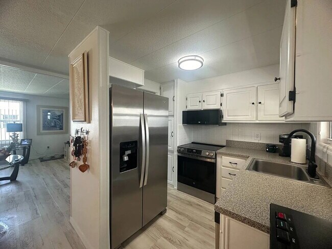 Foto del edificio - "Charming 2-Bed, 2-Bath Retreat in Nokomis!"