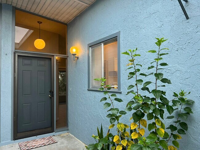 Foto del edificio - 5711 Gallatin Ln