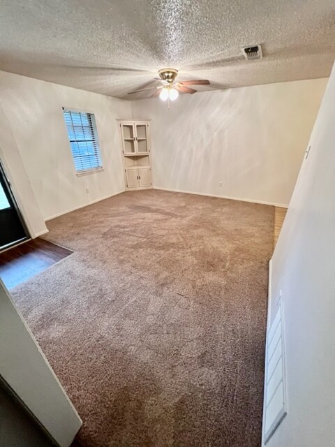 Living room - 617 Jefferson St E