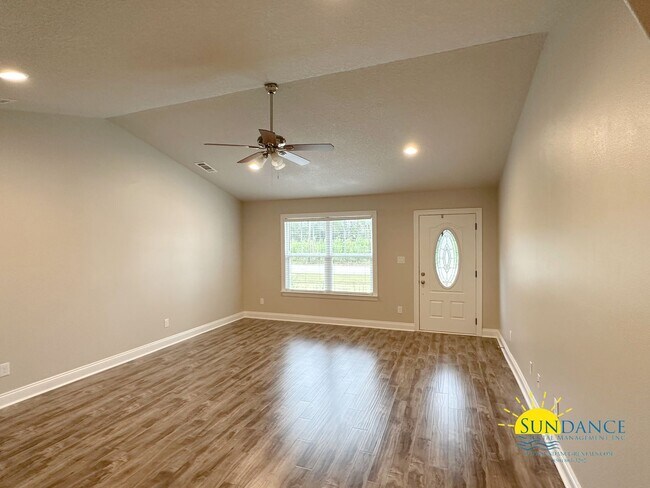 Foto del edificio - Beautiful like new Navarre home, call today!