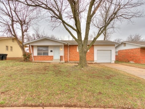 Building Photo - 912 NW 24th St