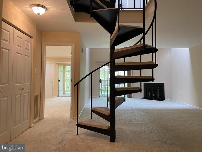 Building Photo - 232 Valley Stream Ln
