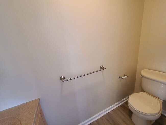 Building Photo - Newly Renovated - 2 Bedroom, 2.5 Bath Town...