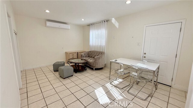 Foto del edificio - 8146 Matilija Ave