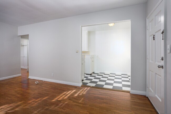 Building Photo - 2238 N Gower St