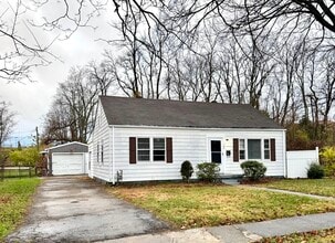 Building Photo - 790 Allendale Dr