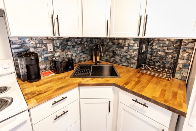 Kitchen - 2701 Barth Ave