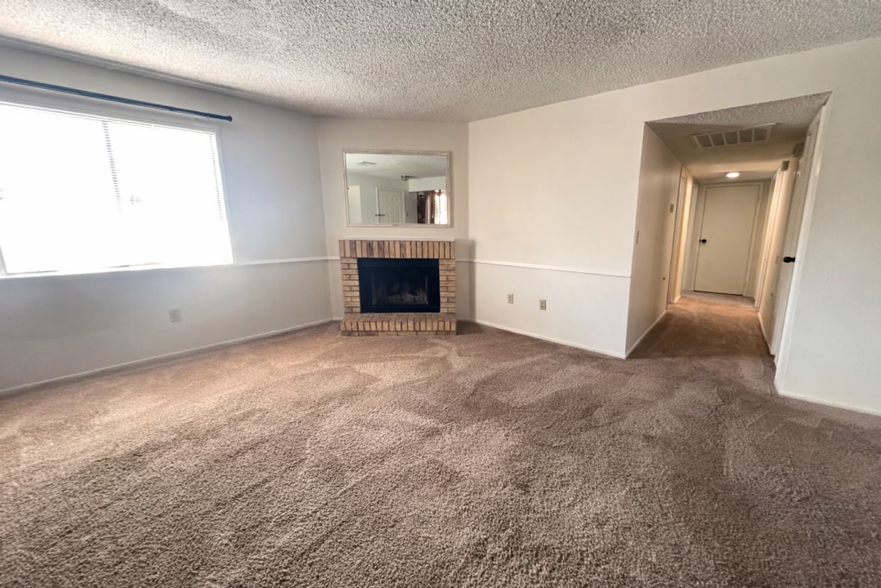 Building Photo - 3 Bedroom Condo