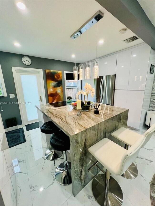 Foto del edificio - 920 NE 108th St