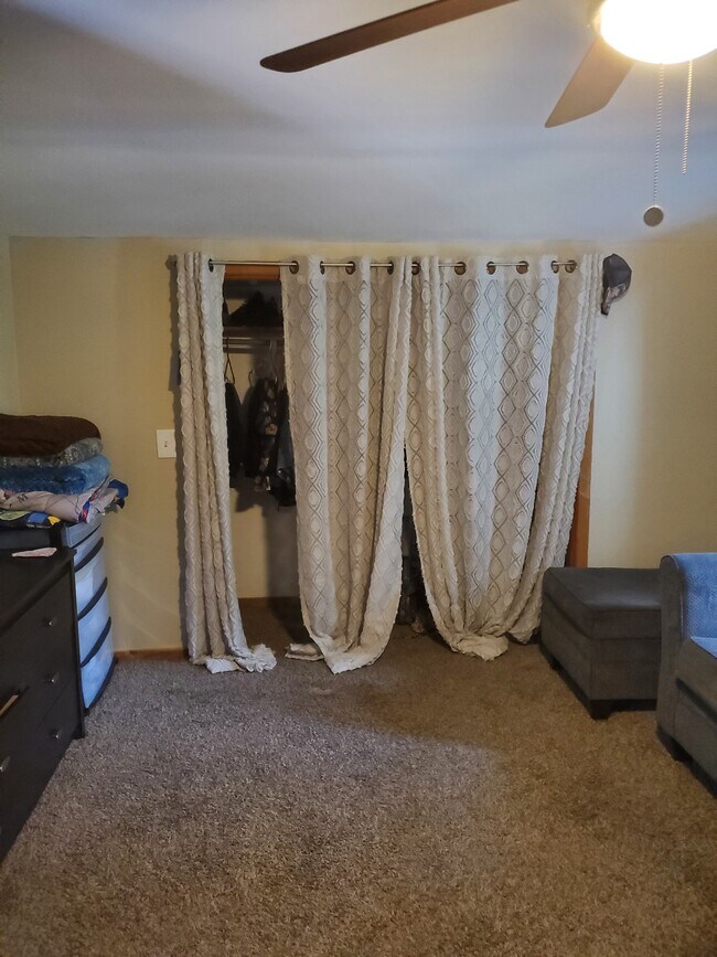 bedroom 1 - 3336 N Oriole Ave