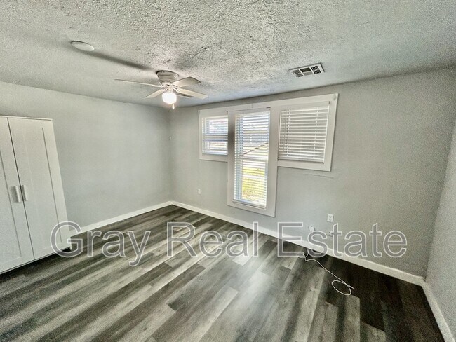 Foto del edificio - 531 W 16th St
