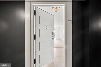 Building Photo - 307 Yoakum Pkwy