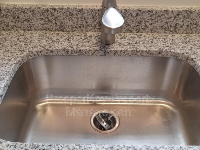 Foto del edificio - 11 Hidden Valley Ct