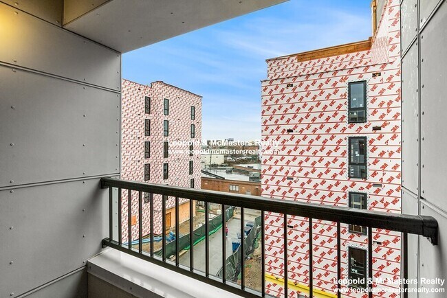 Building Photo - 32 Hano St