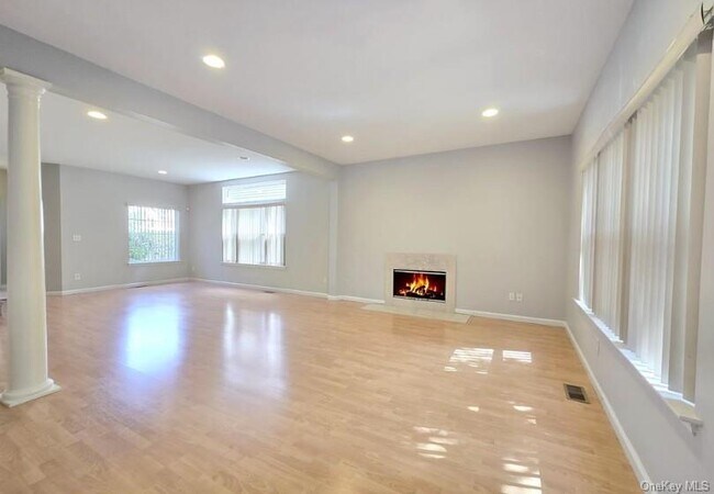 Foto del edificio - 19 Sunflower Ridge Rd