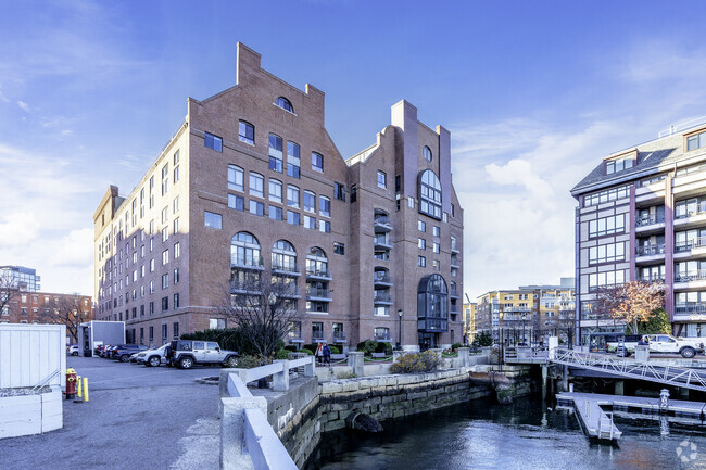 Building Photo - Lincoln Wharf