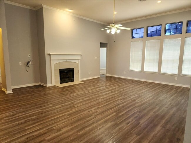 Photo - Beautiful 4/2/2 Great location! House