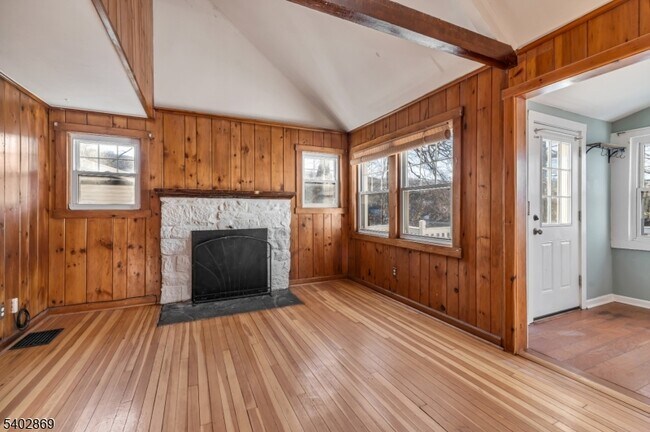 Foto del edificio - 103 Upper Lakeview Ave