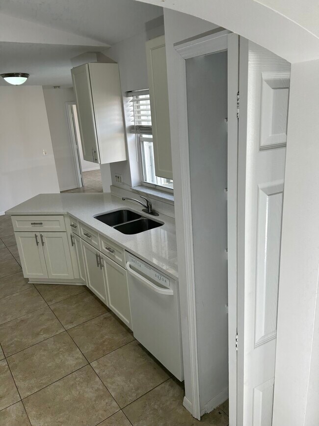 Foto del edificio - 6480 NW Volucia Dr