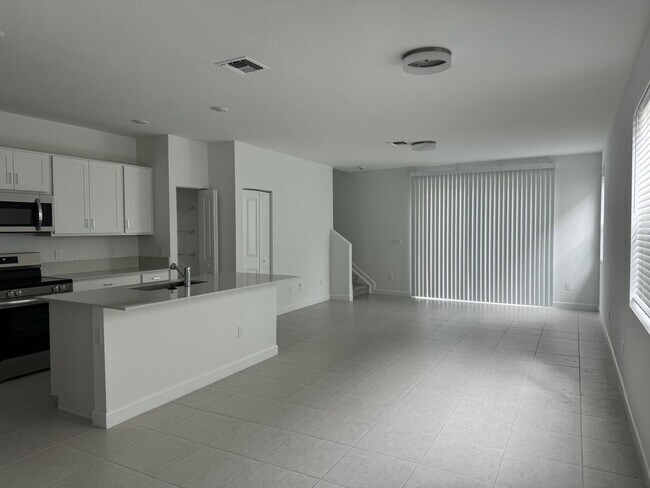 Foto del edificio - 4663 Hollister Ave