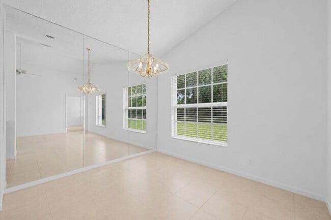 Foto del edificio - 6397 Garrett St