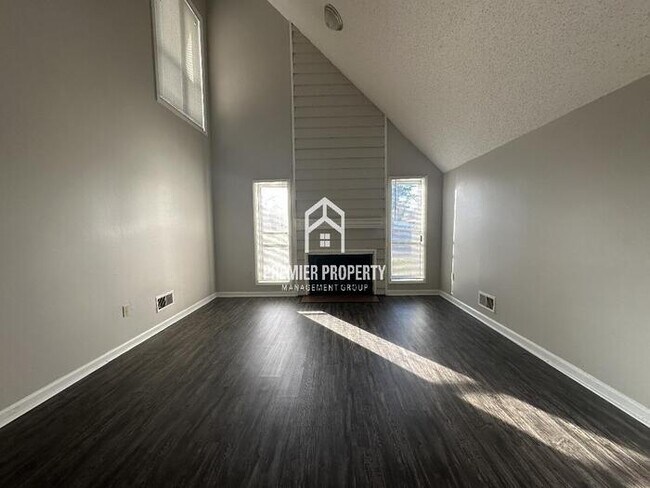 Building Photo - 2984 Oak Allee St