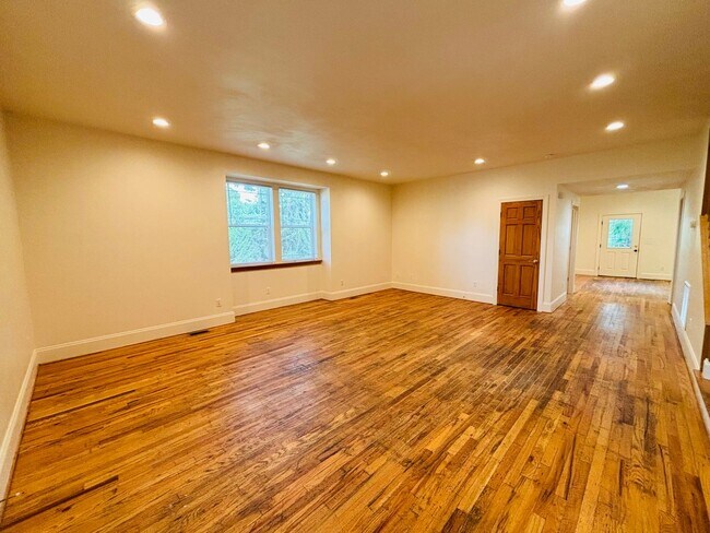 Foto del edificio - 4 Bedroom 3.5 Bath House