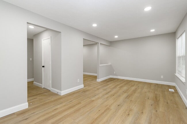 Building Photo - 313 Mews Ct