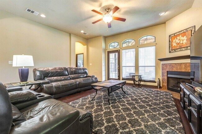 Building Photo - 940 Oak Lynn Dr