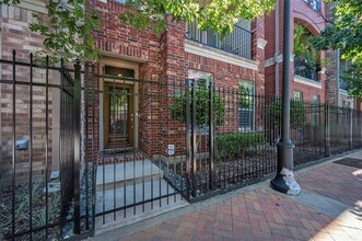 Building Photo - 2222 Marilla St