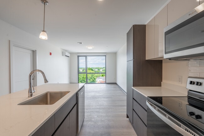 Building Photo - The Howard