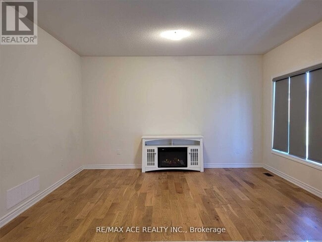 Building Photo - 34 Furniss St