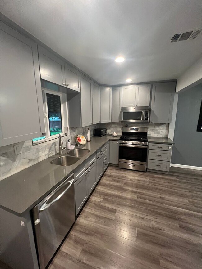 Foto del edificio - 212 N Aladdin Dr