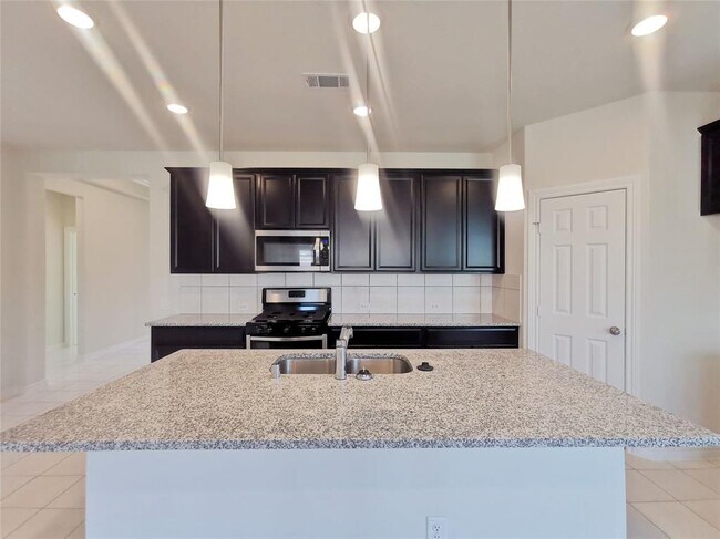 Foto del edificio - 24931 Providence Heights Way
