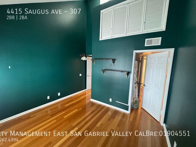 Foto del edificio - 4415 Saugus Ave