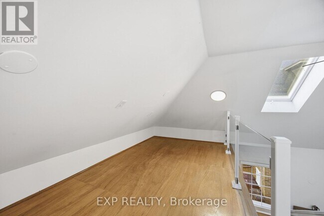 Photo du bâtiment - 34 High Park Blvd