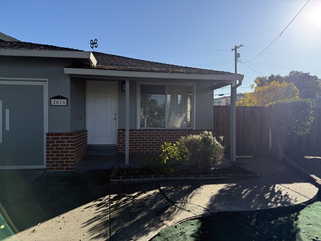 Building Photo - 2616 Kitsap Ct